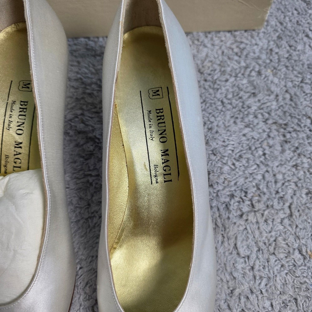VTG NEW Bruno Magli Italian White Satin Dyeable Heels 7.5 AA Narrow Dress Pumps - Picture 4 of 7